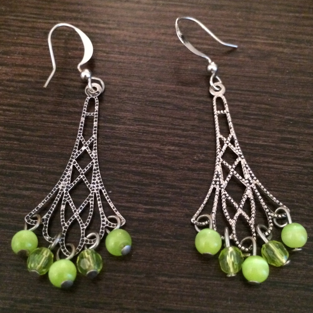 Chic dangle earrings