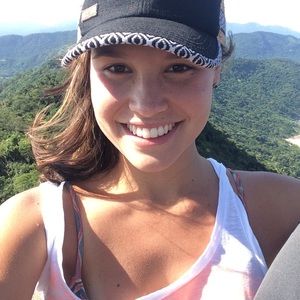 Meet your Posher, Larissa
