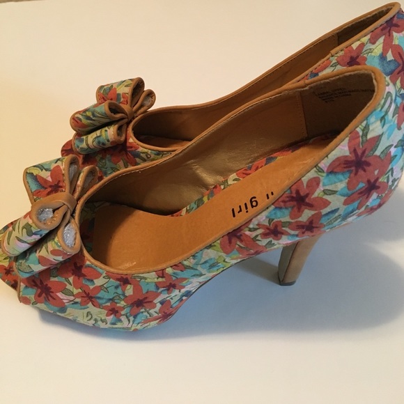 madden girl peep toe heels