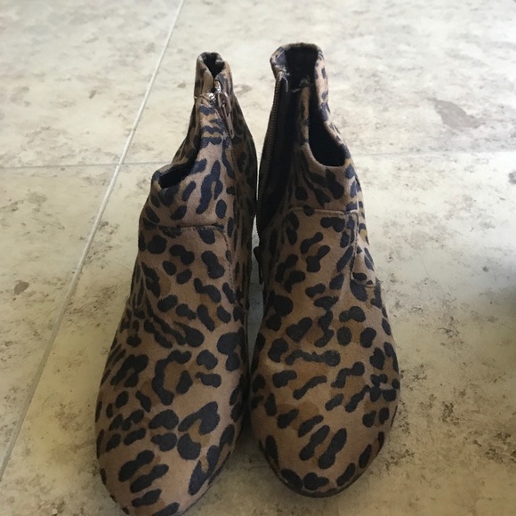 Leopard booties size 8 - Picture 2 of 3