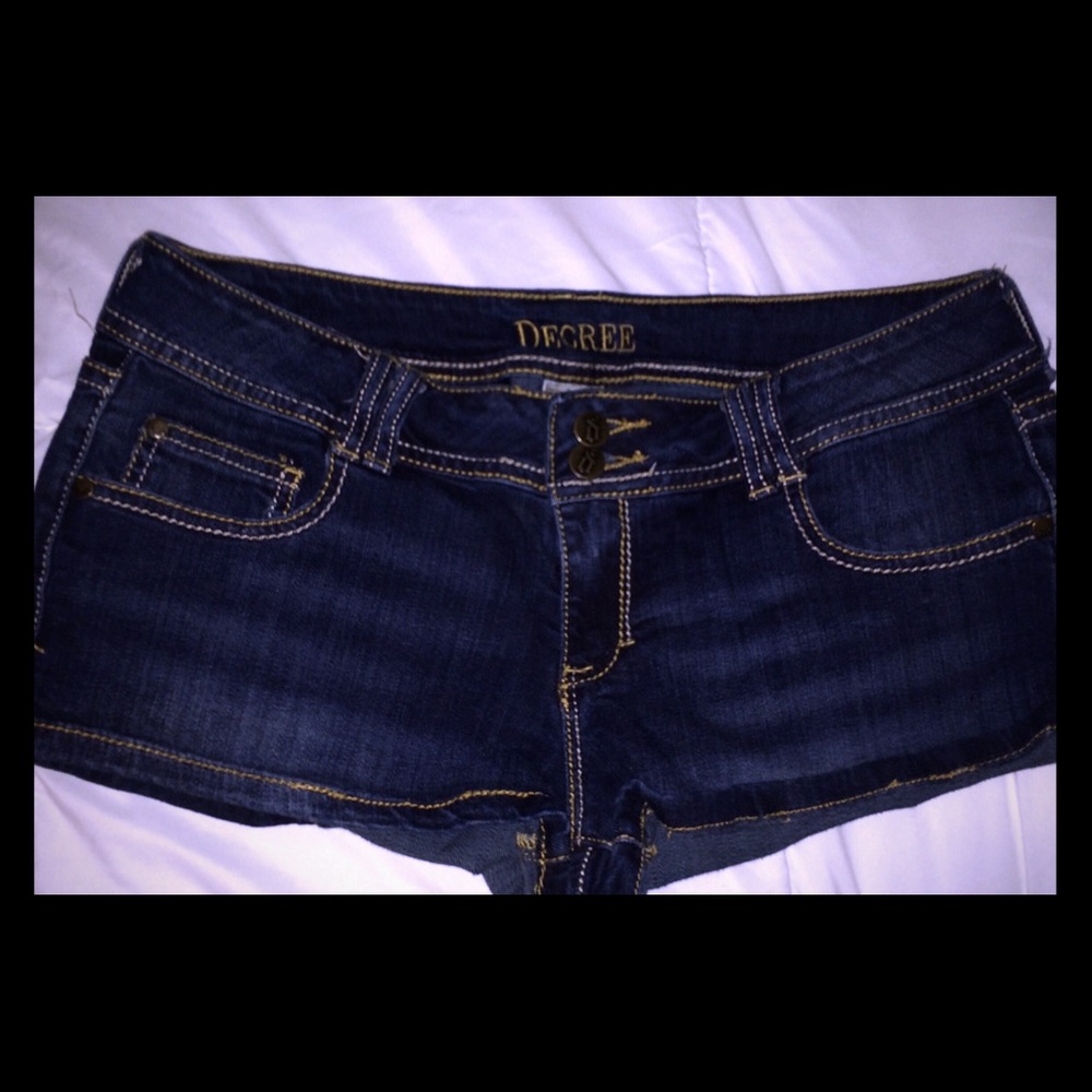 DECREE JEAN SHORTS