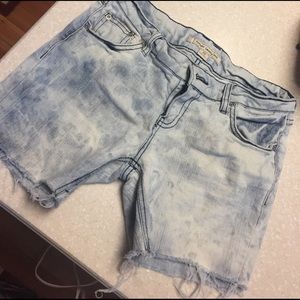Destroyed acid wash jorts