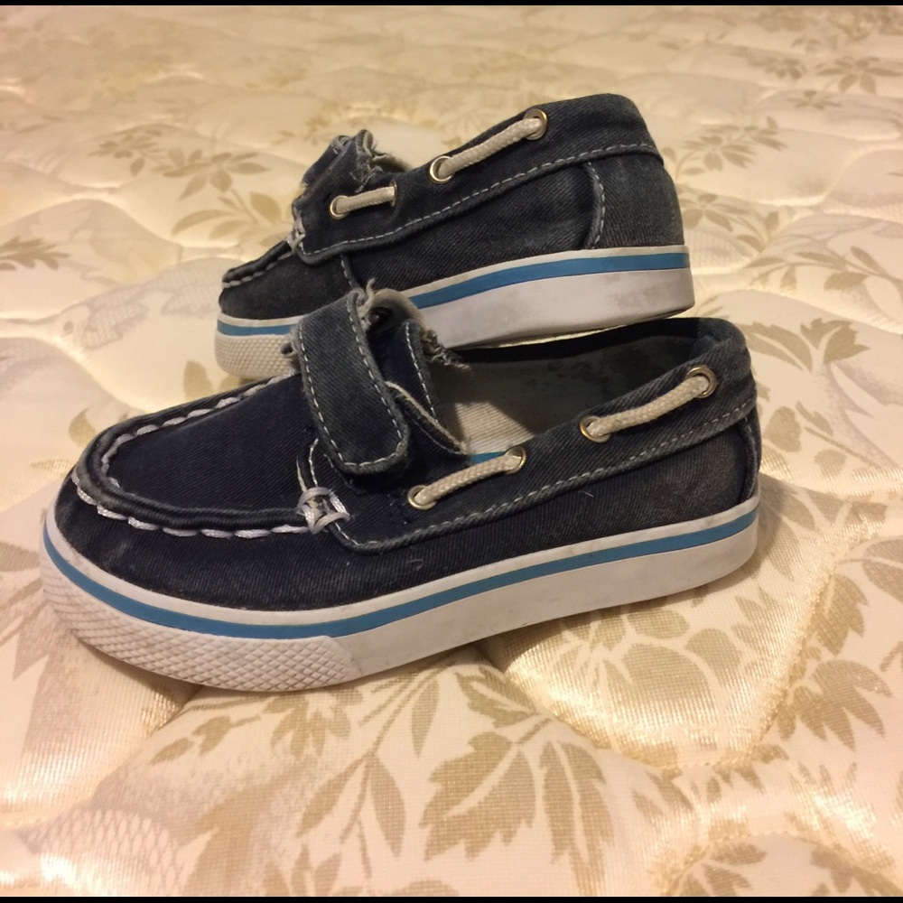 Toddler boys Size 7 boat shoes