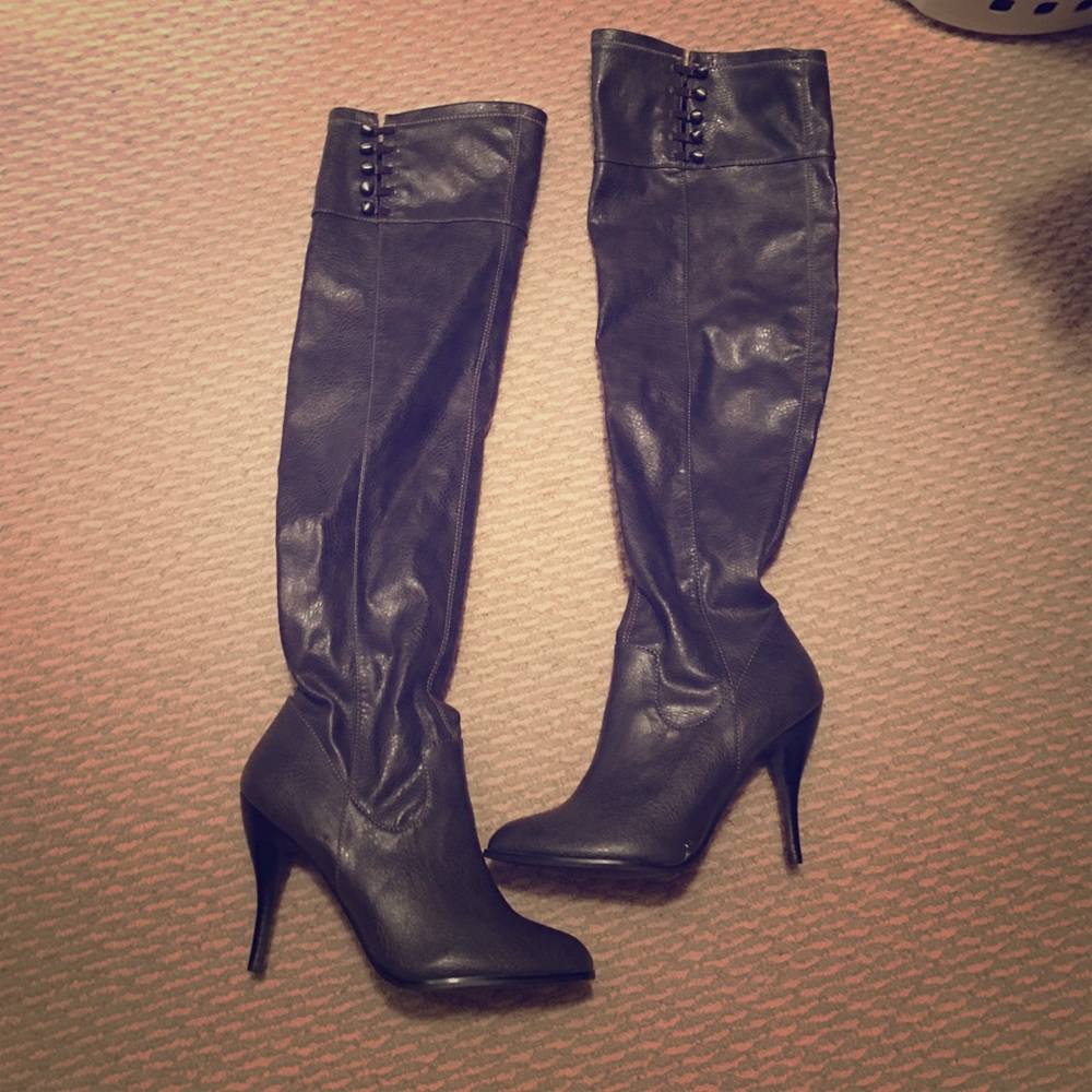 Sexy knee high heeled boots!