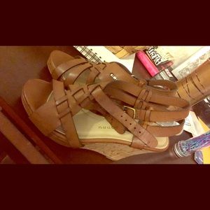 Chinese Laundry wedges. Size: 5