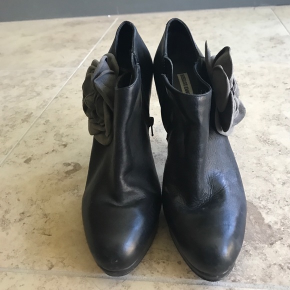 Black Kelsi Dagger booties - Picture 2 of 3