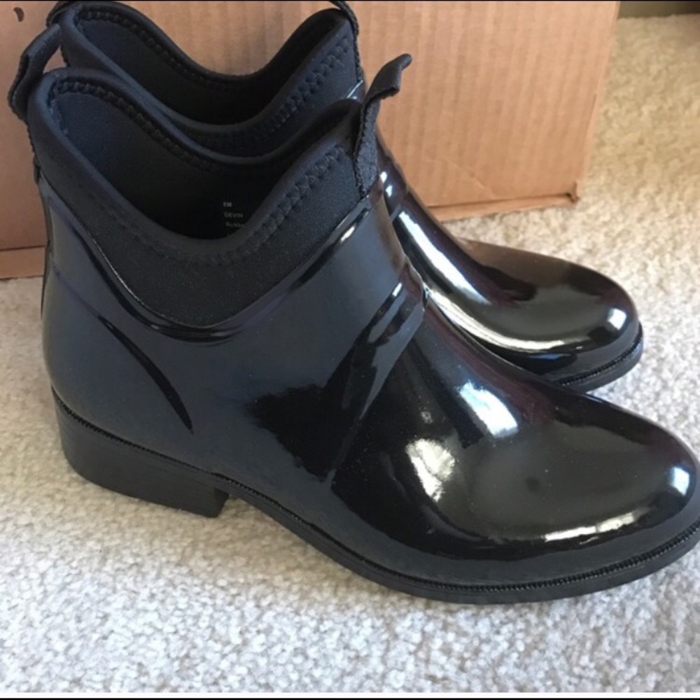 Nine West, Short Black Rain Boots size 8
