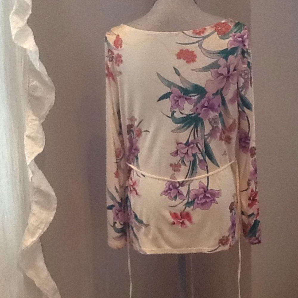 🎉HP🎉100% Silk Elie Tahari Blouse - Picture 3 of 4