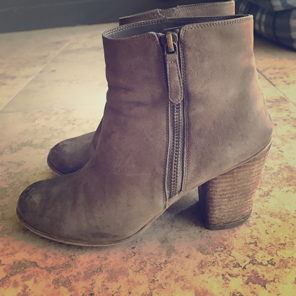 BP trolley bootie size 8 taupe