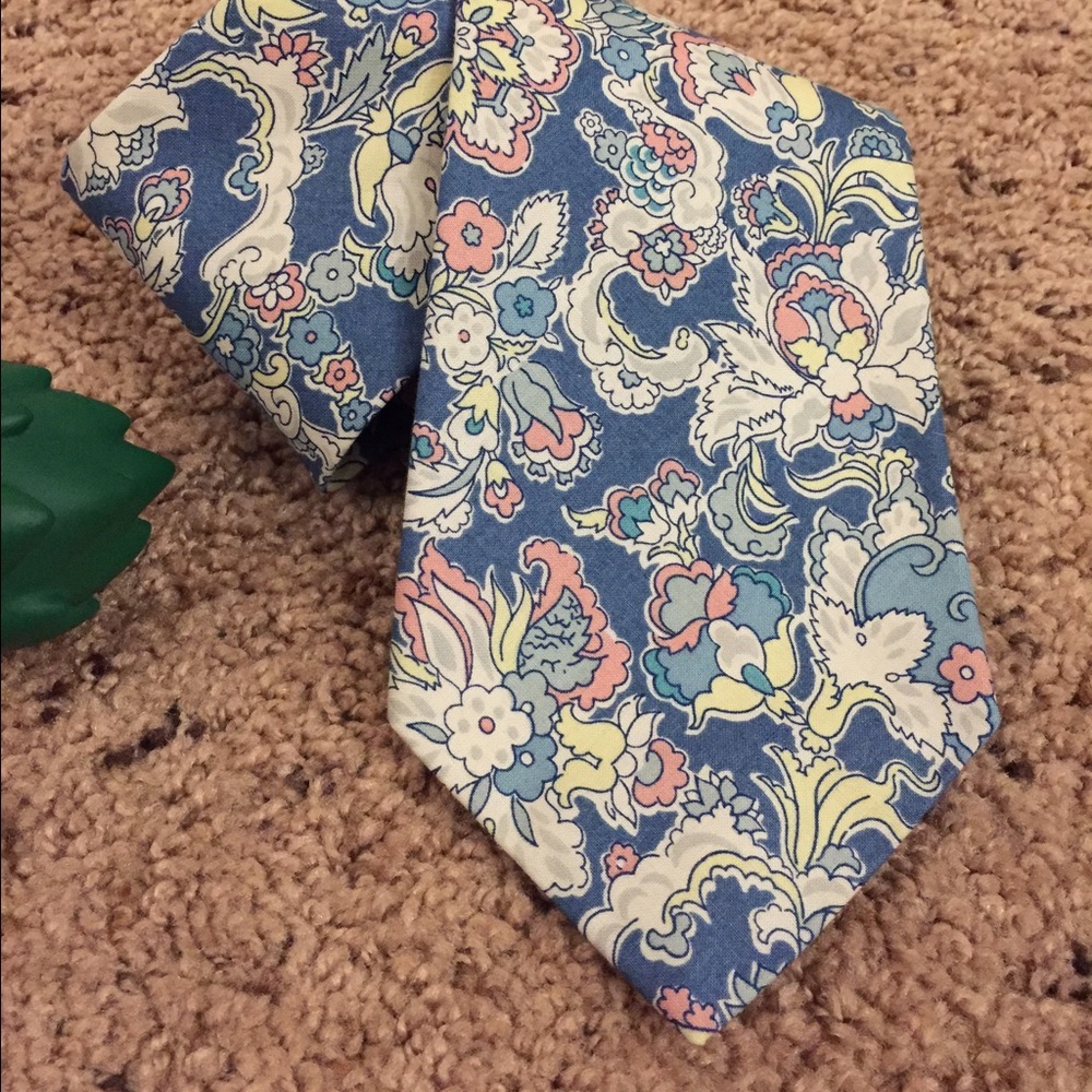 ❌SOLD❌ Liberty of London floral cotton tie