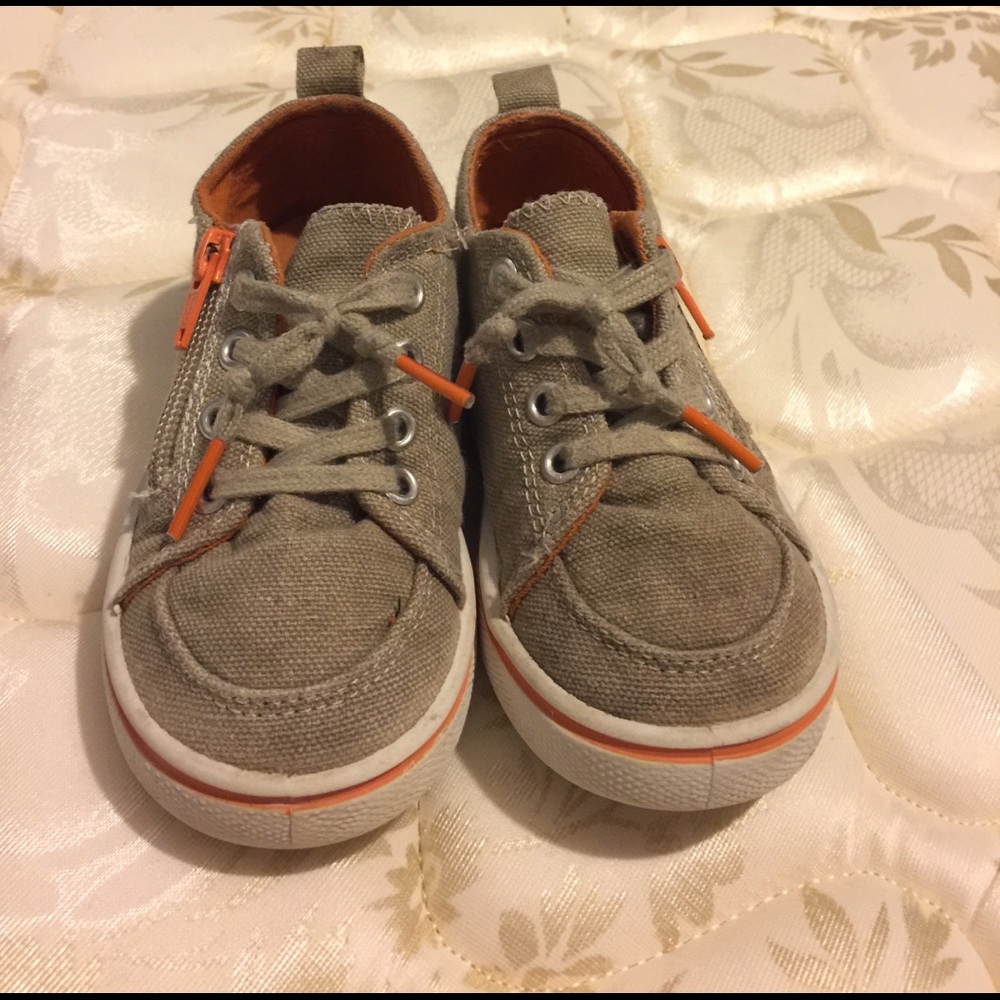 Toddler boys size 8 jumping beans shoes