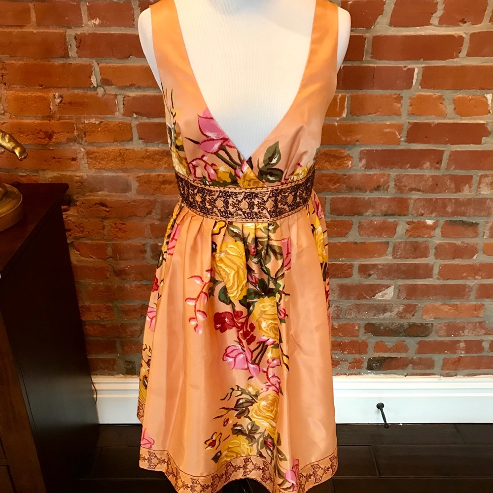 Very pretty floral dress! 🌸🌺🌷🌹