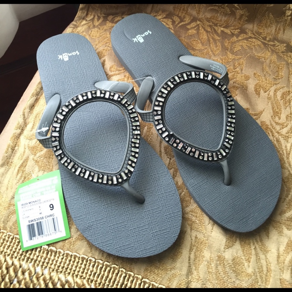 NEW SANUK - Picture 2 of 6
