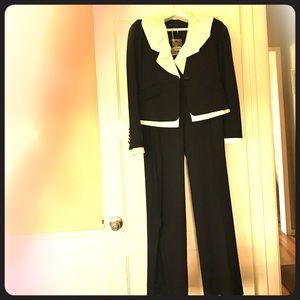 NEW - BCBG Pant Suit - Sz S Jacket; Sz 6 Pants