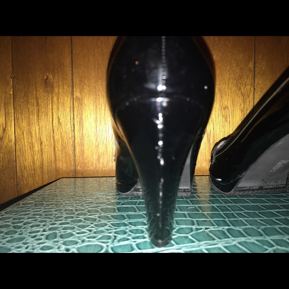 Shoes - Picture 2 of 4