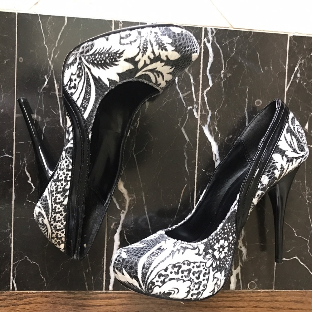 Black and White pumps
