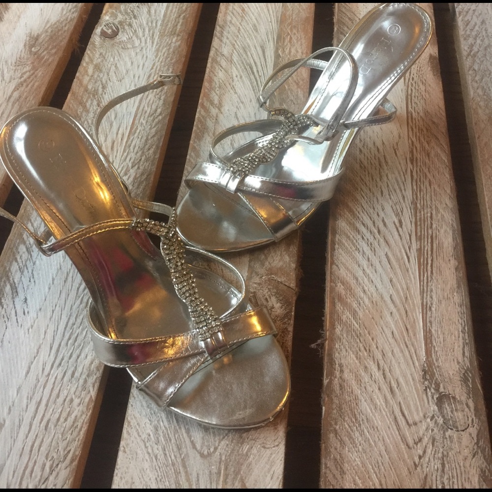SZ 8 prom heels!💎