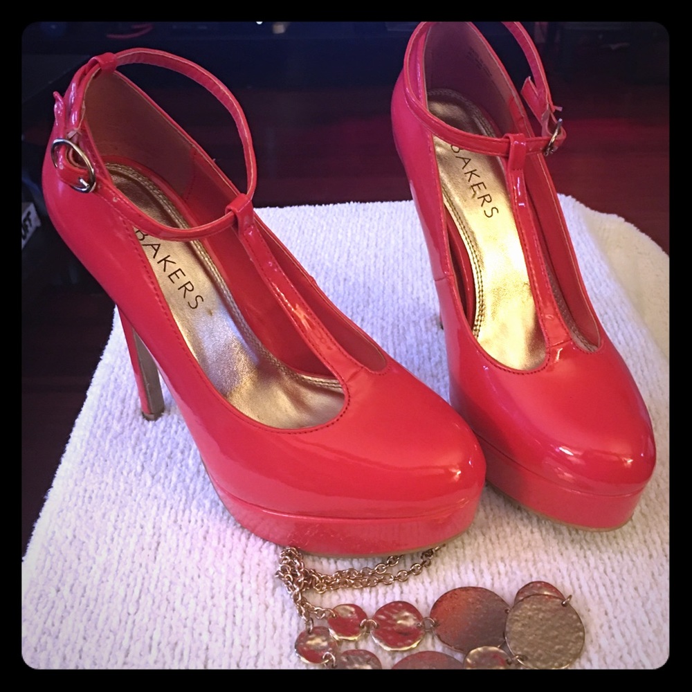 Coral 6in Bakers Sexy Ankle Strapped Heels !