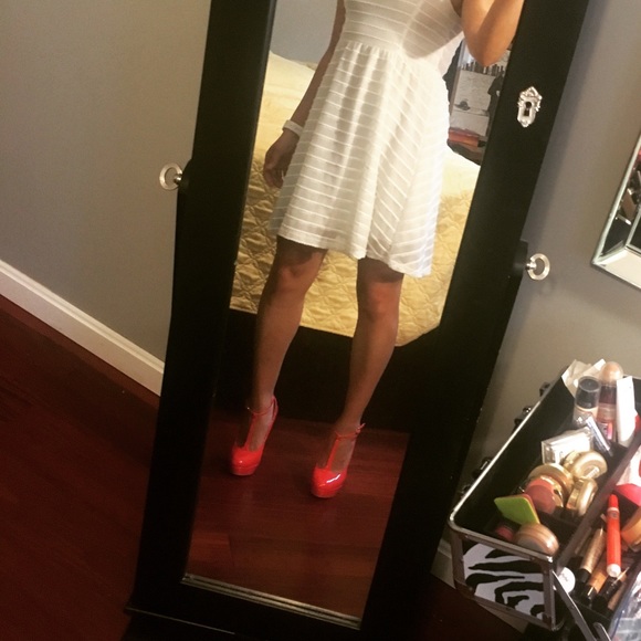 Coral 6in Bakers Sexy Ankle Strapped Heels ! - Picture 4 of 5