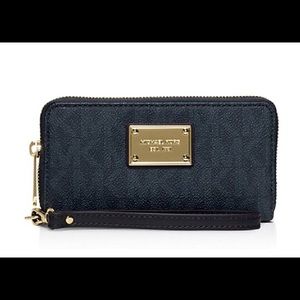 New Michael Kors Wristlet !! So cute!!