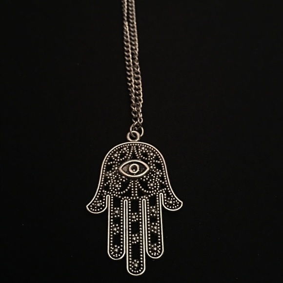 Jewelry - Hamas evil eye pendant and chain