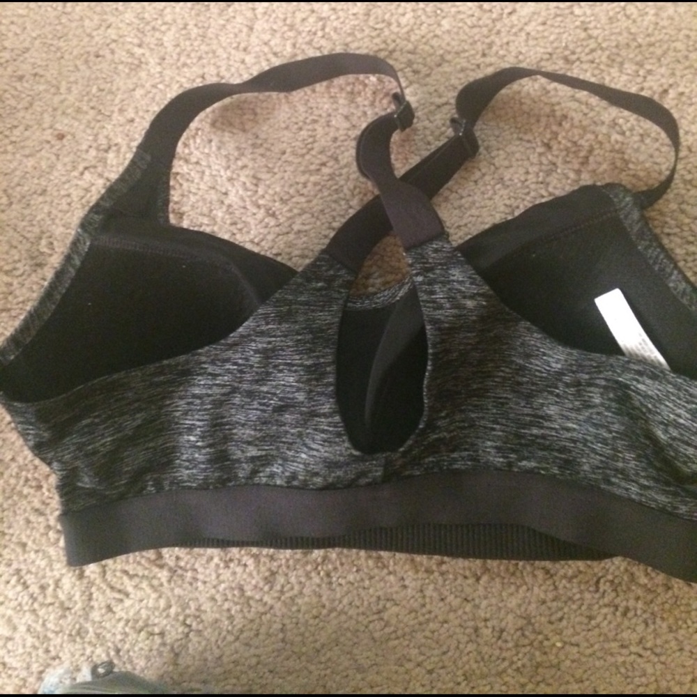 VS Sports Bra - Picture 2 of 3