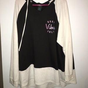Color blocking 'GOOD VIBES ONLY' hoodie!