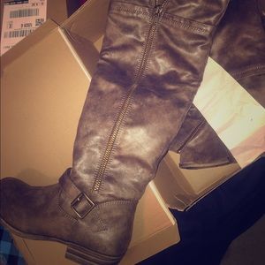 Knee high leather brown boots!