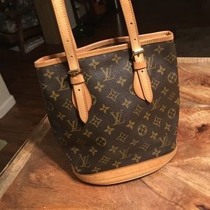 SOLD!!  💯 Authentic Louis Vuitton Bucket PM