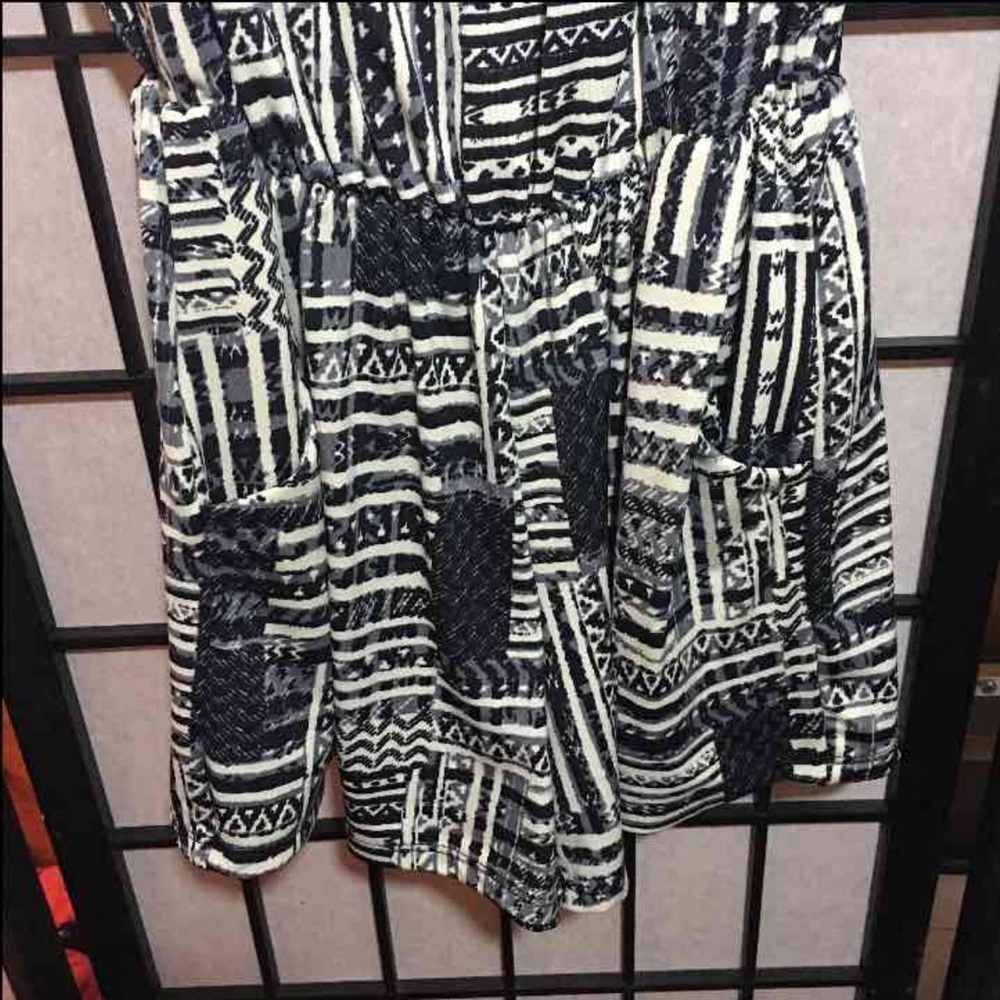 Grey Aztec romper - Picture 3 of 3