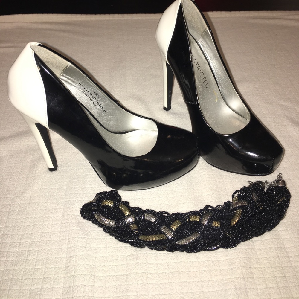 unRestricted 5in Black and White Heels