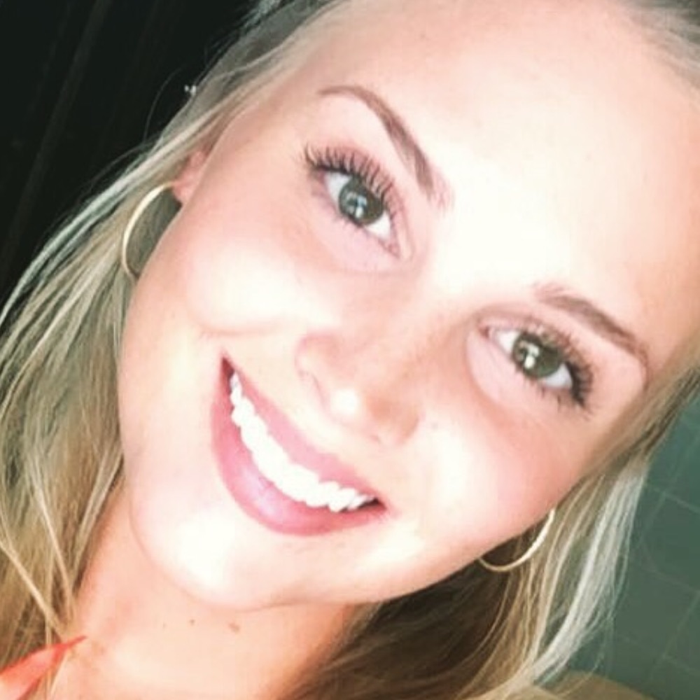 Meet your Posher, Alexis