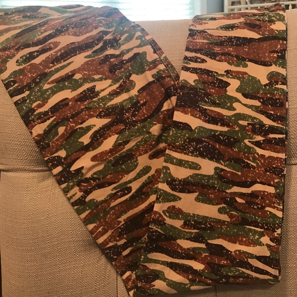Lularoe OS CAMO Unicorn Leggings