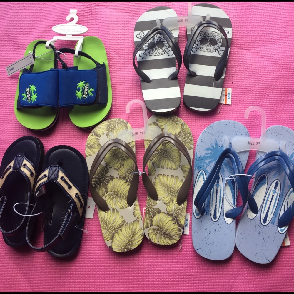 NWT BOYS SANDALS FROM TOYS R US