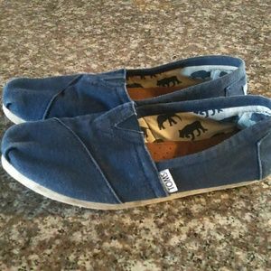 Toms Shoes