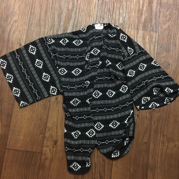 LA Hearts Black Tribal Kimono - Picture 2 of 3