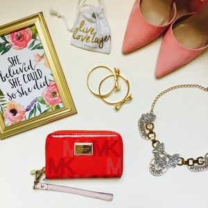 MICHAEL KORS GOLD PLATE LOGO WRISTLET WALLET