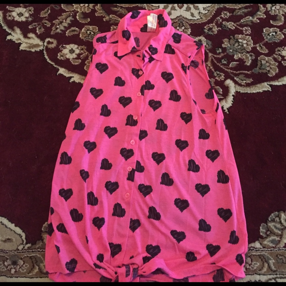 Sleeveless shirt