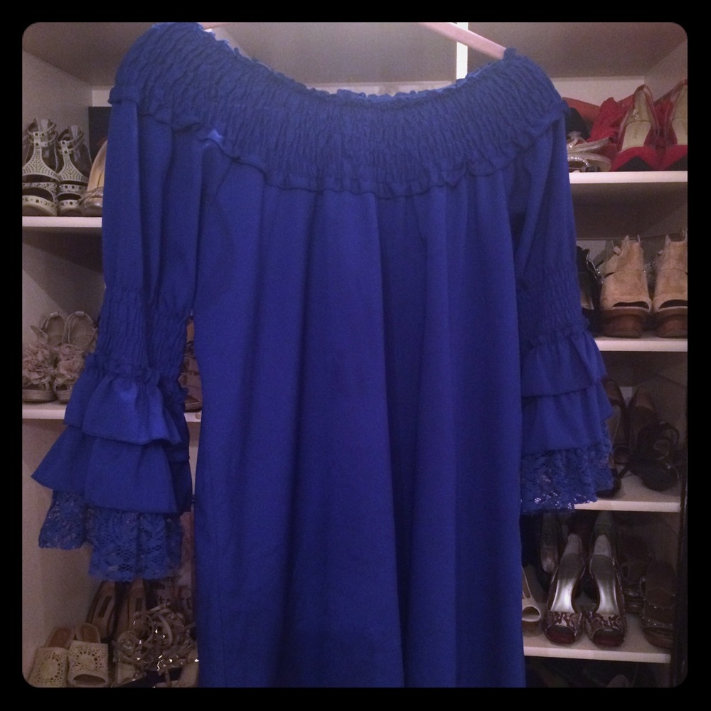 Amazing off shoulders blue mini dress