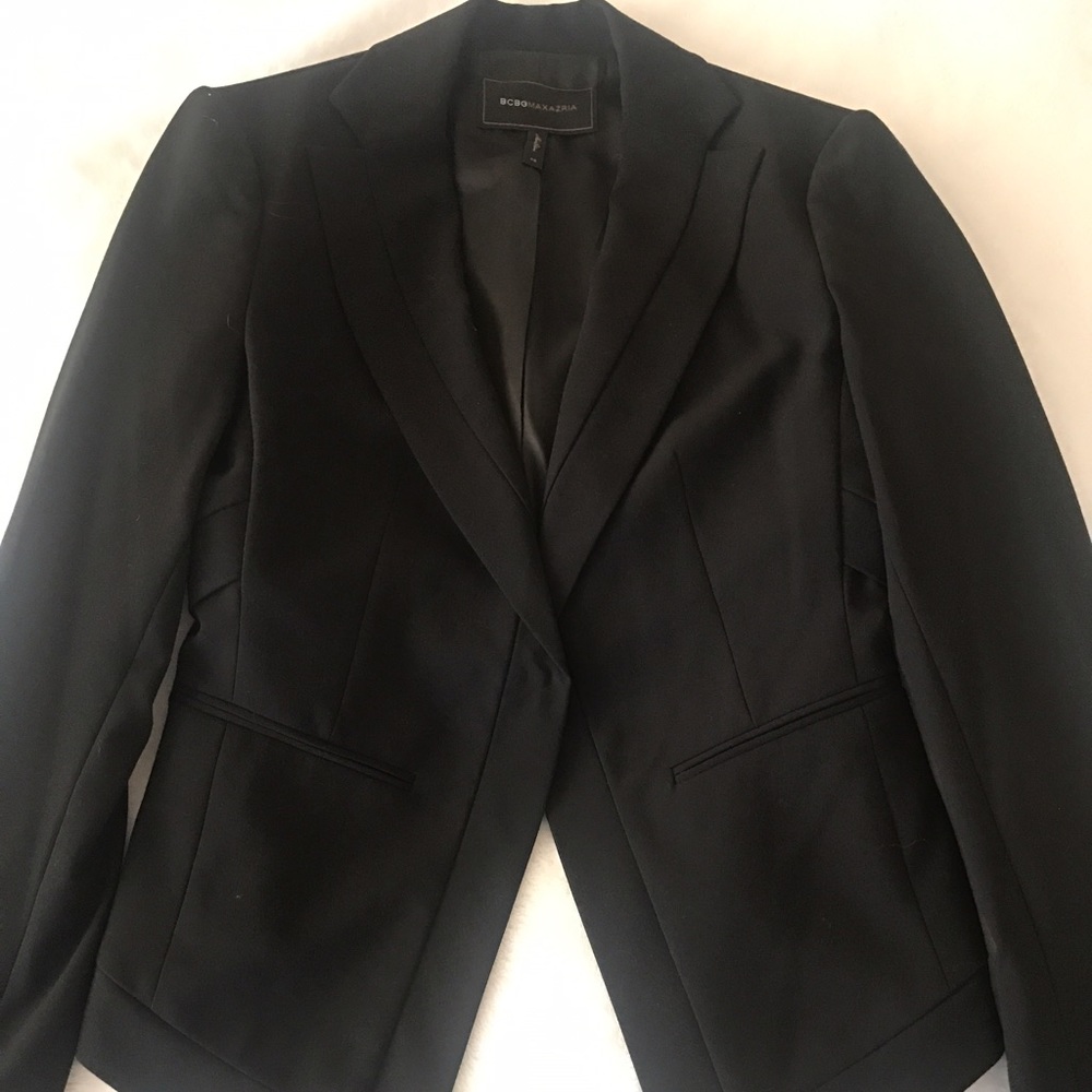 FINAL price 🎉🎊Chic BCBG Maxazria blazer