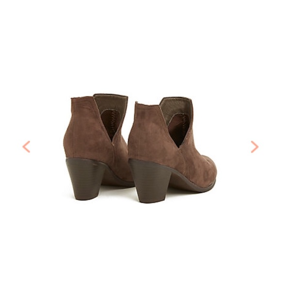 Lovesick Faux Suede Cutout Booties Sz 10W - Picture 2 of 3