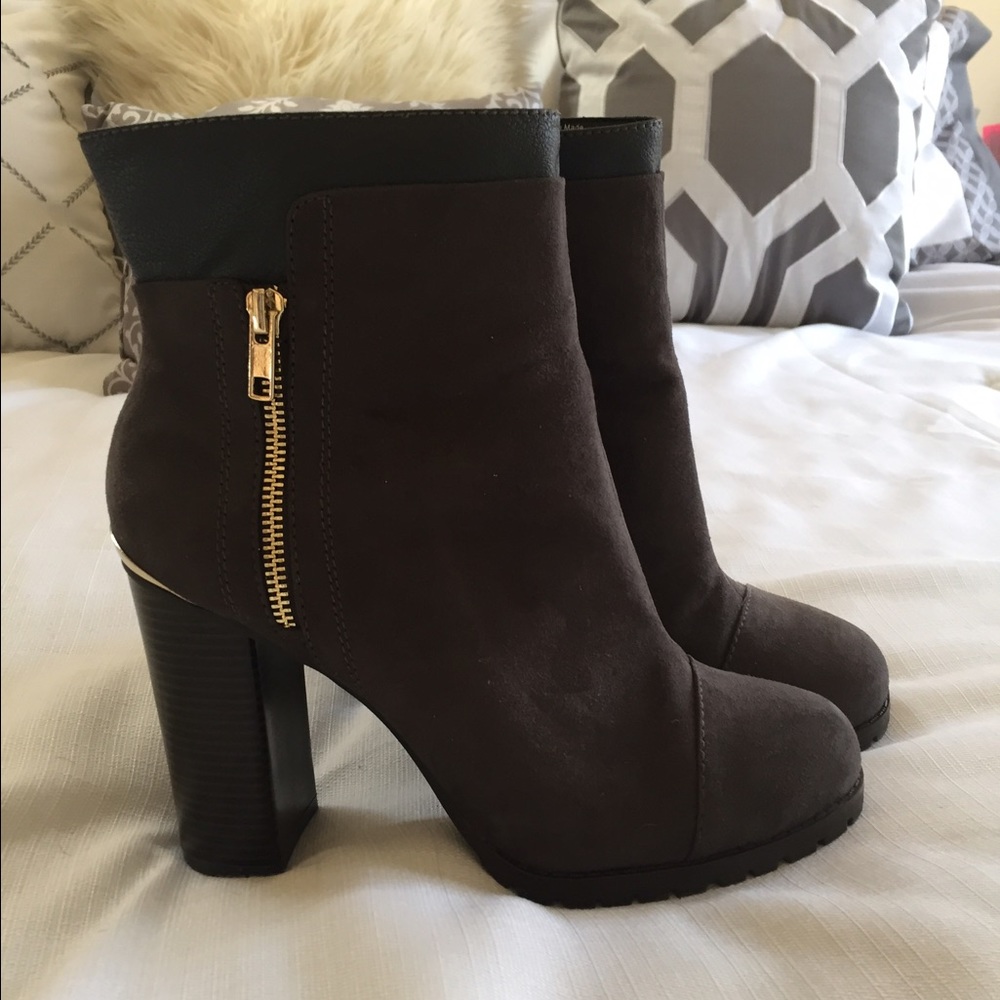 Juicy Couture gray suede shoes