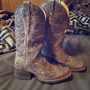 Corral square toe cowgirl boots!