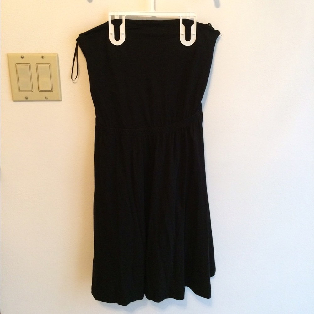 ♻️♻️DONATED ♻️♻️ HM black strapless summer dress