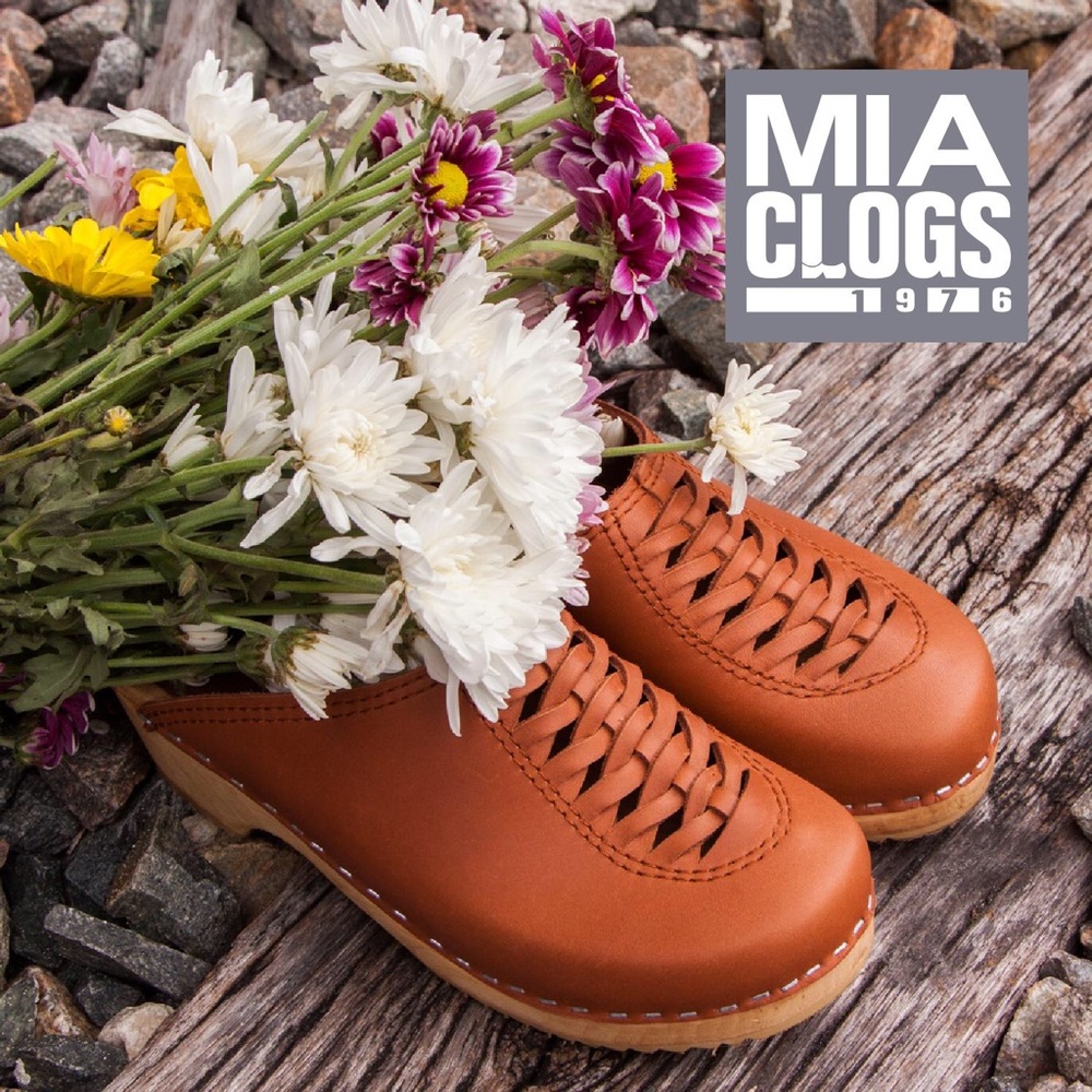 💐weekend sale💐 NWOT MIA Heidi Clogs