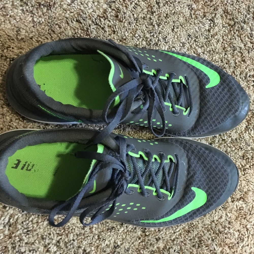Nike tennis shoes