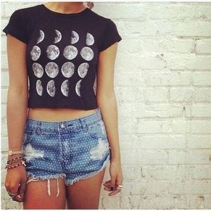 🎉HP🎉 Brandy Melville Graphic Lunar Crop