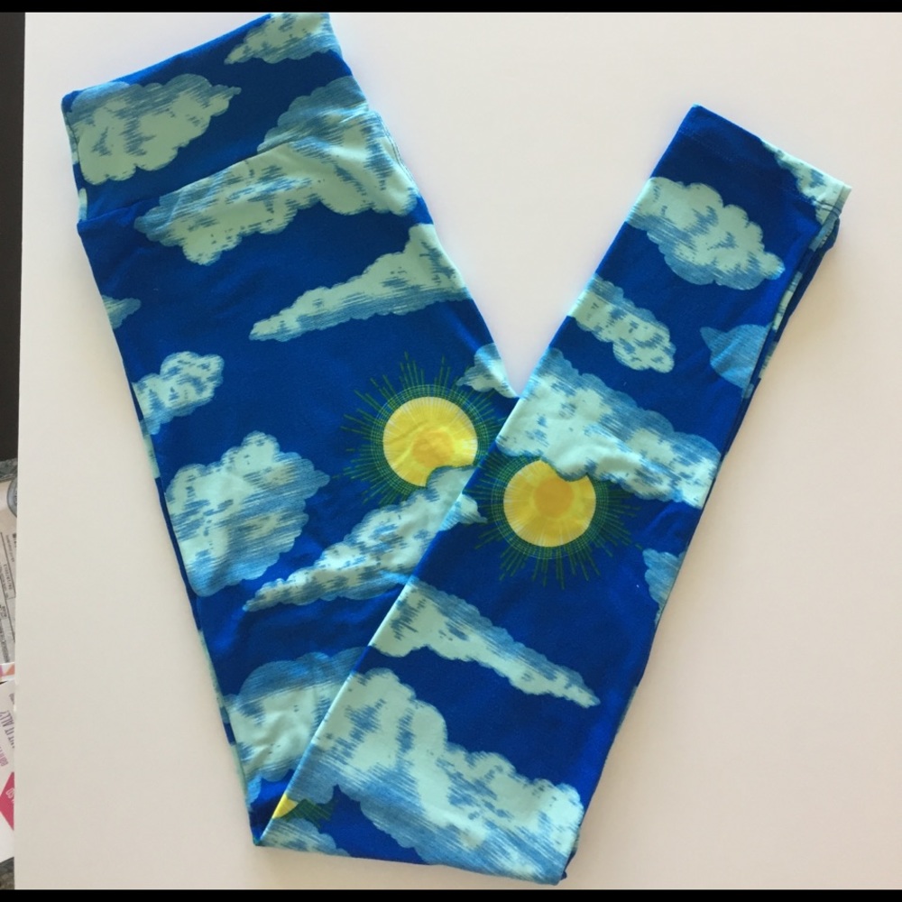 🦄 UNICORN ALERT! Rare Sun & Clouds OS Leggings🦄