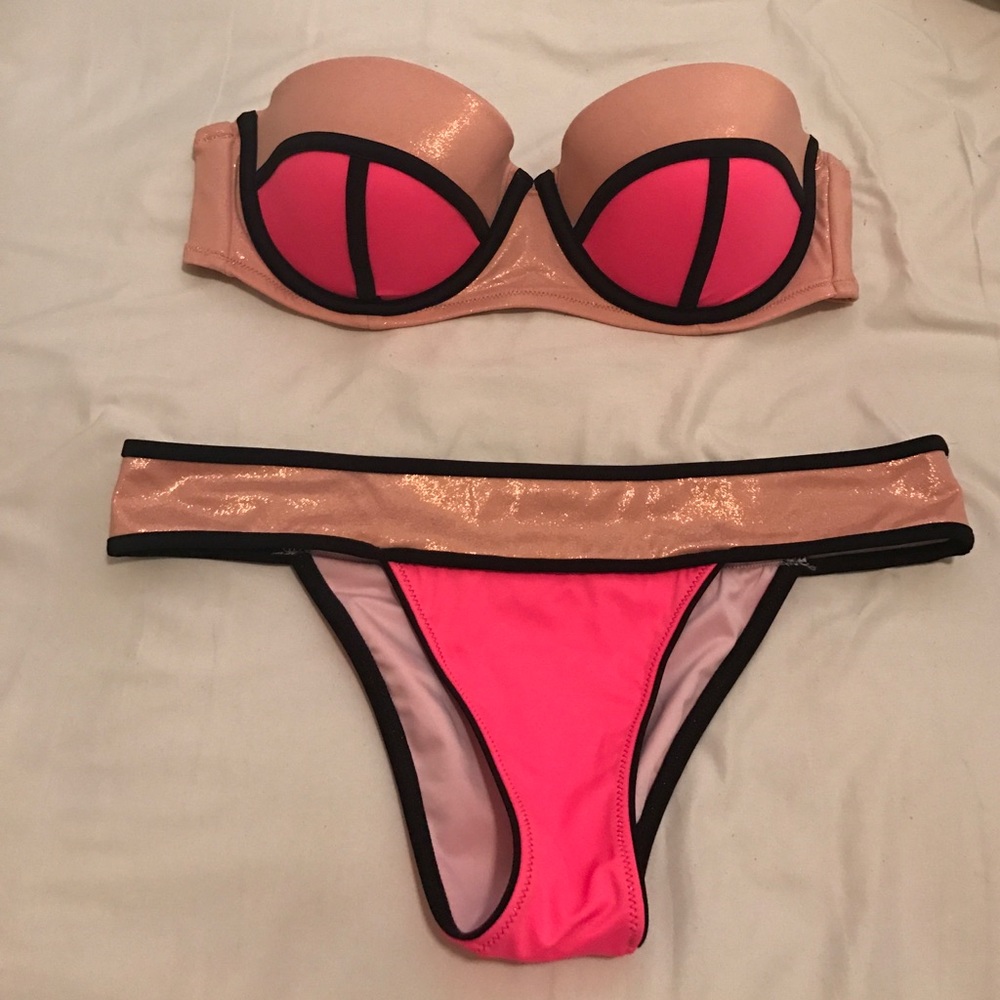 36C/M VS bathing suit