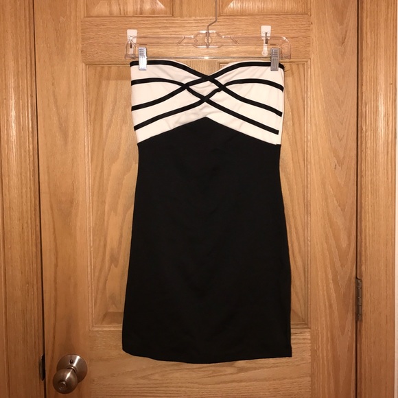 Dresses & Skirts - Strapless Mini Dress